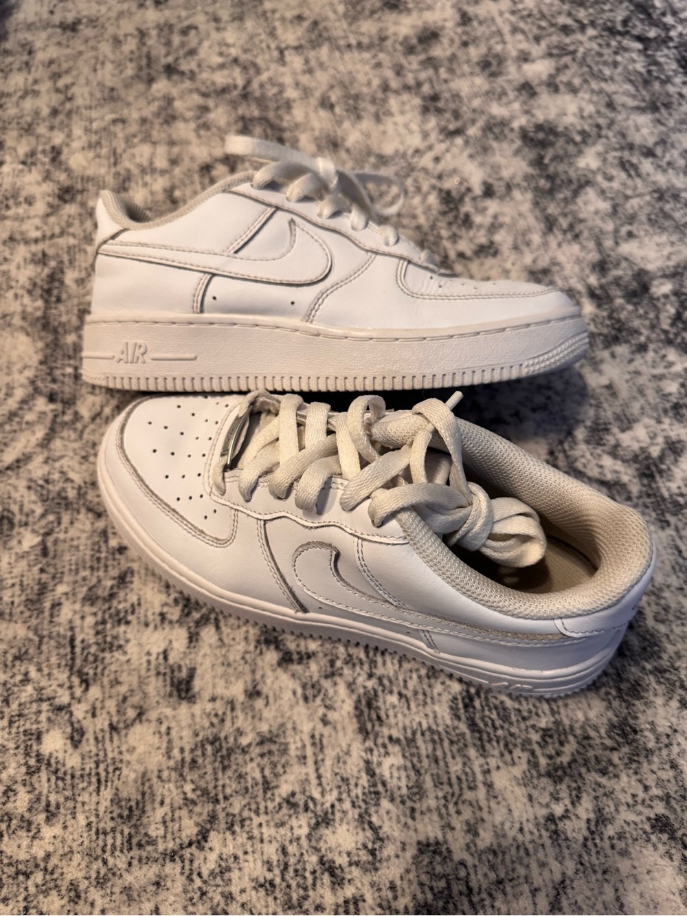 Kids Nike Air Force 1 – White Sneakers